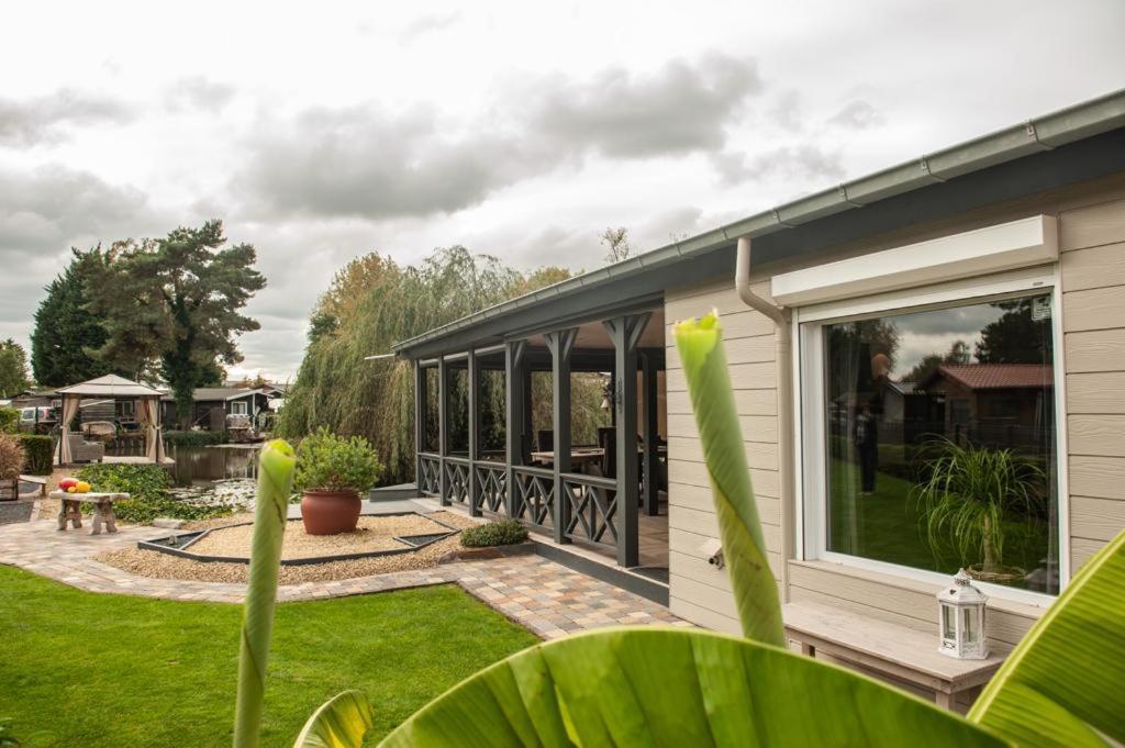 Prachtige Chalet Wabi Sabi Aan Het Water! Geel Ngoại thất bức ảnh