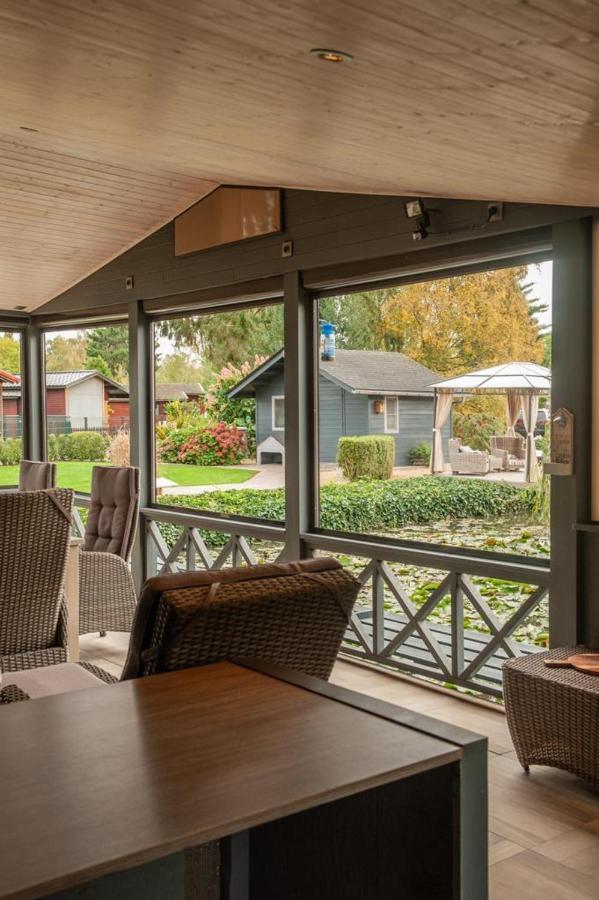 Prachtige Chalet Wabi Sabi Aan Het Water! Geel Ngoại thất bức ảnh