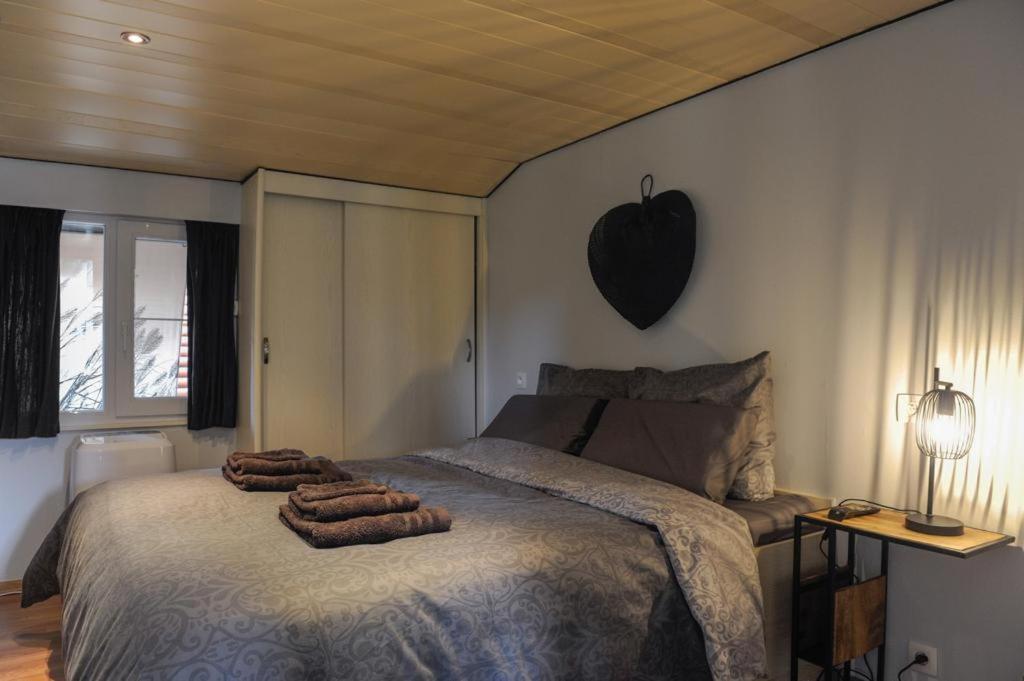 Prachtige Chalet Wabi Sabi Aan Het Water! Geel Ngoại thất bức ảnh