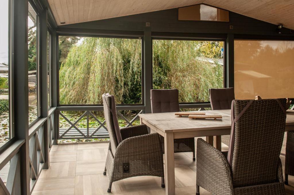 Prachtige Chalet Wabi Sabi Aan Het Water! Geel Ngoại thất bức ảnh