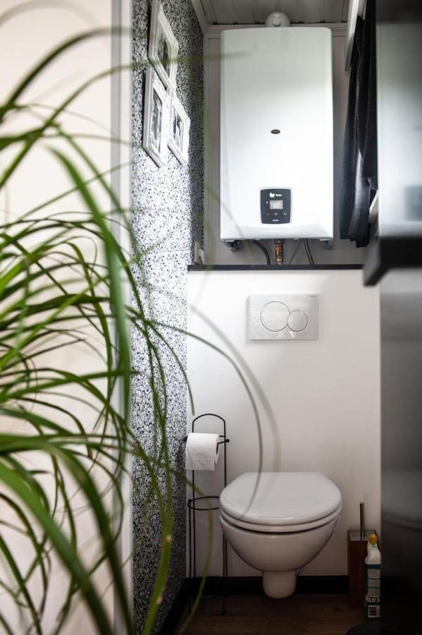 Prachtige Chalet Wabi Sabi Aan Het Water! Geel Ngoại thất bức ảnh