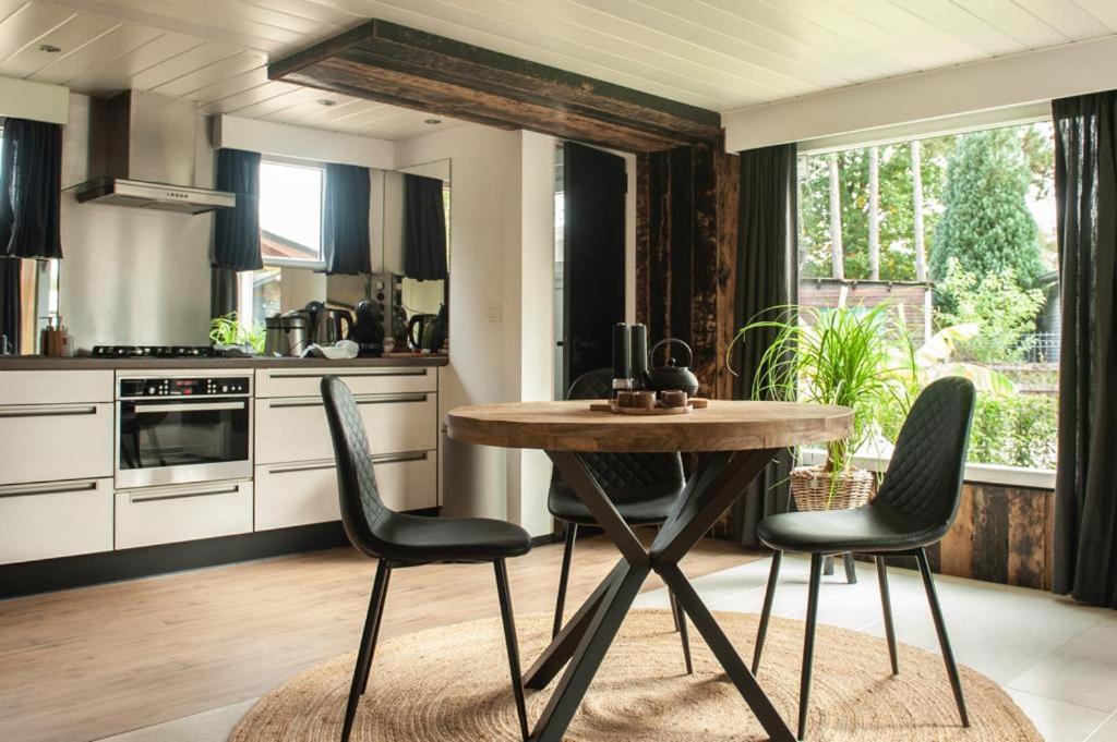 Prachtige Chalet Wabi Sabi Aan Het Water! Geel Ngoại thất bức ảnh